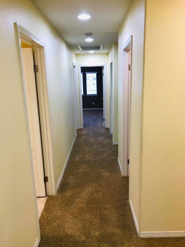 Building Photo - 45611 Basswood Ct