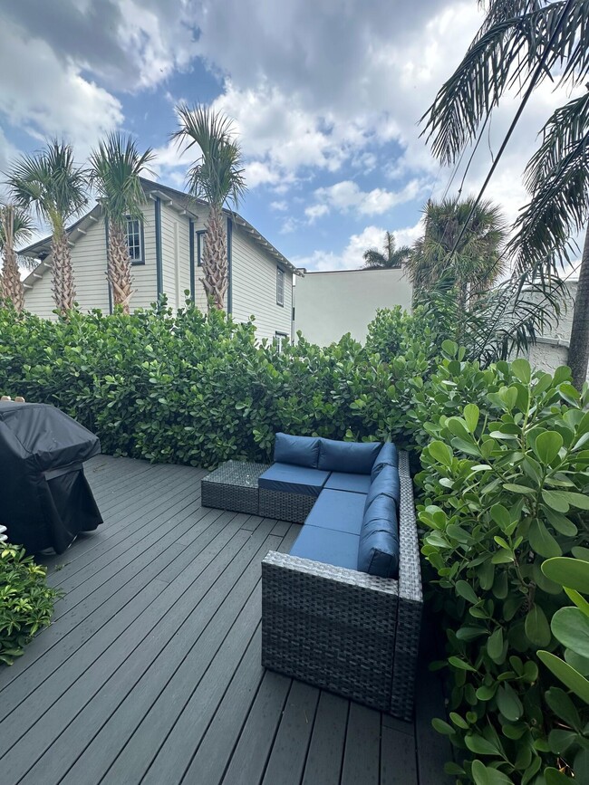 Primary Photo - 234 Oleander Ave