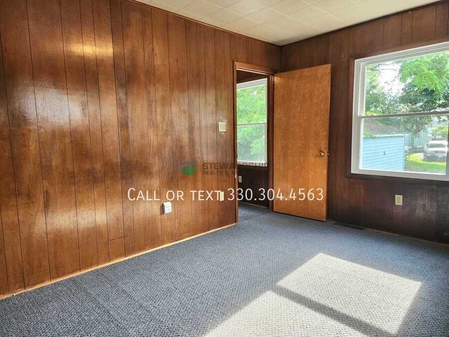 Building Photo - 1030 Sawyer Ave