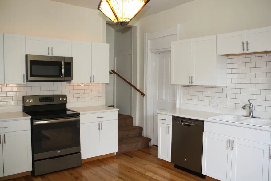 Building Photo - 311 E Cottage Grove Ave