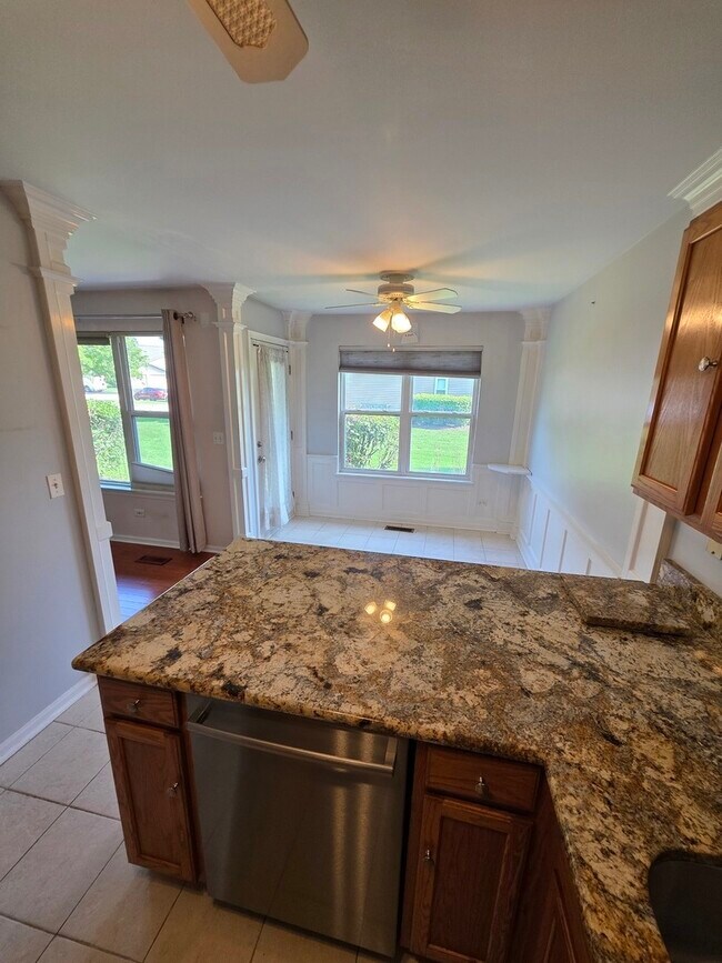 Building Photo - 408 Woodview Cir