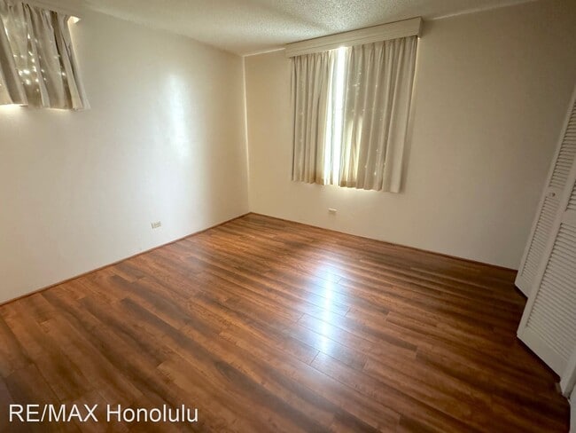 Building Photo - 1 br, 1.5 bath House - 2233 Ala Wai Blvd #8C