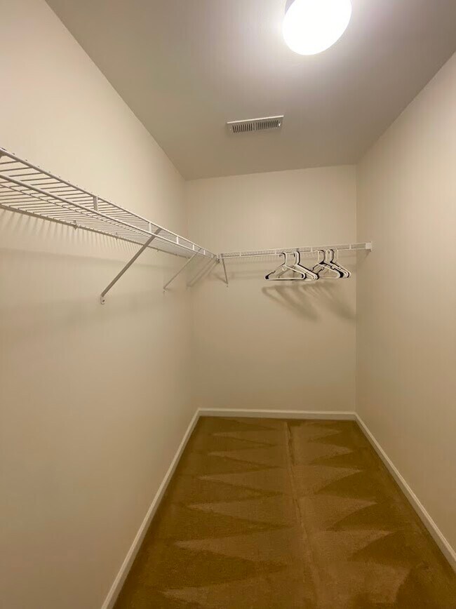 Building Photo - 800 Trap Shooter Cir