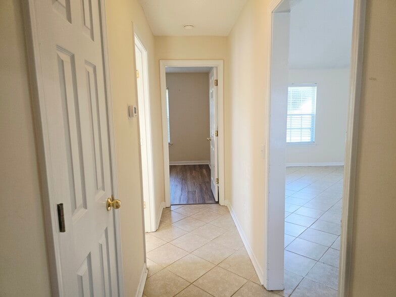 Building Photo - 111 Quarterhorse Dr