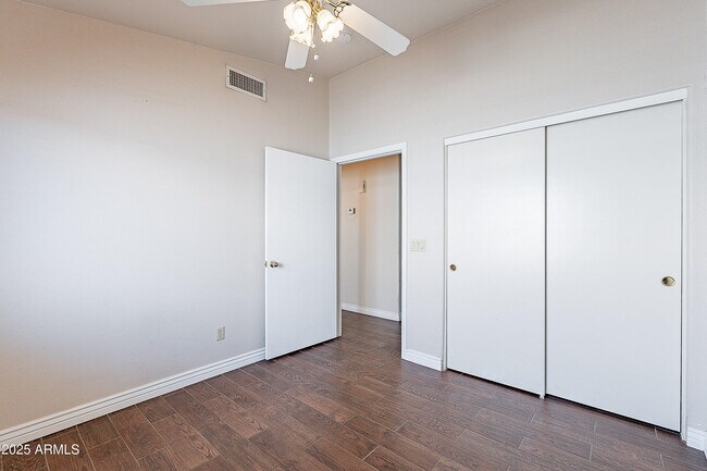 Building Photo - 7732 W Rancho Dr