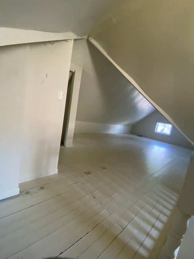 Building Photo - 158 E Northwood Ave