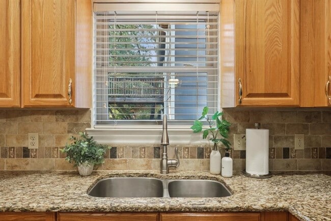 Building Photo - 11500 Sterlinghill Dr