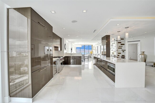 Building Photo - 17875 Collins Ave