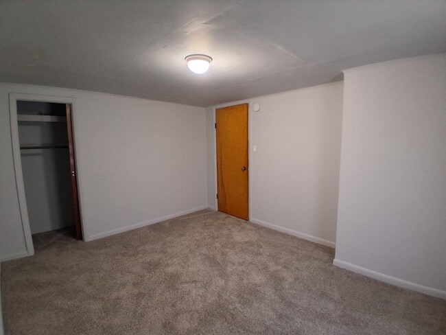 Building Photo - 913 Forrest St