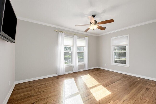 Building Photo - 5800 Chesterfield Ave