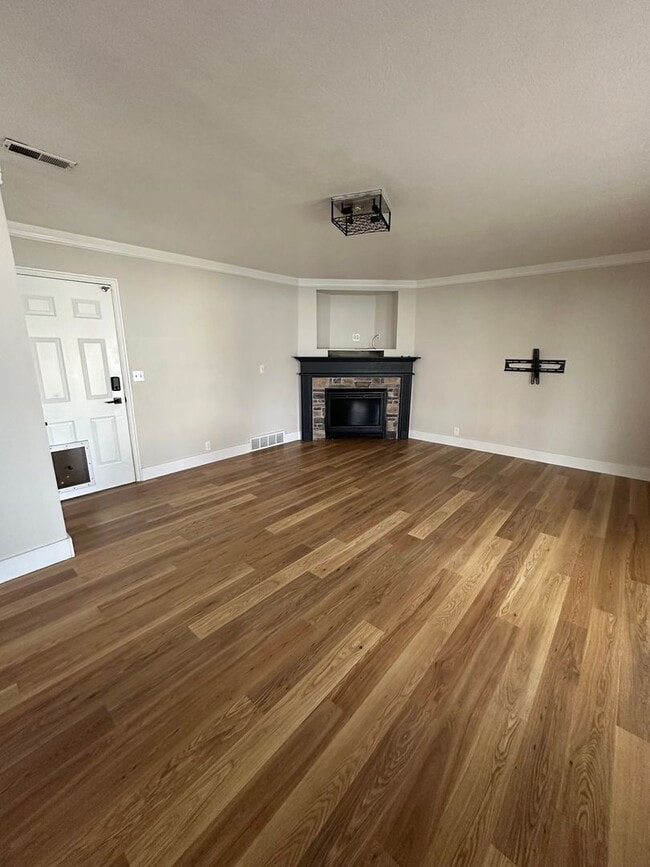 Building Photo - GET $500 OFF THE FIRST MONTHS RENT!!!