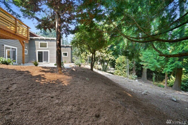 Building Photo - Spacious Richmond Highlands Retreat with Modern Updates & Flexible Living