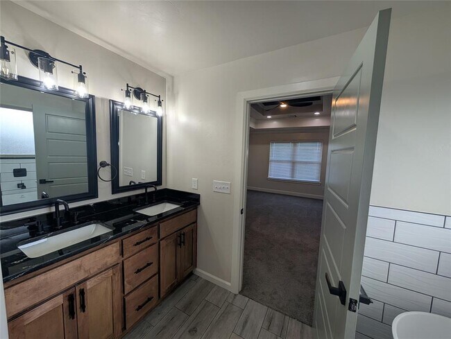 Building Photo - 405 NW 115th St