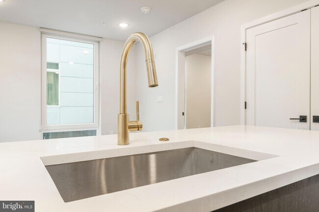 Building Photo - 1102 Germantown Ave