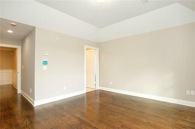 Building Photo - 150 Woodside Ave