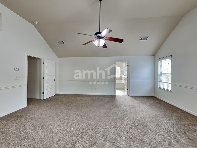 Building Photo - 272 Oak Branch Dr
