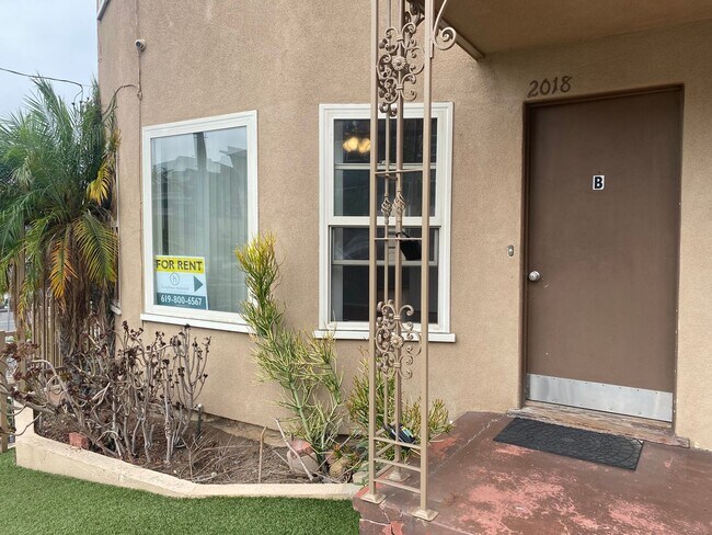 Building Photo - Must-See Bankers Hill 1BR, Parking Included, Pets Welcome