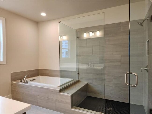 Building Photo - 1220 Walden Xing