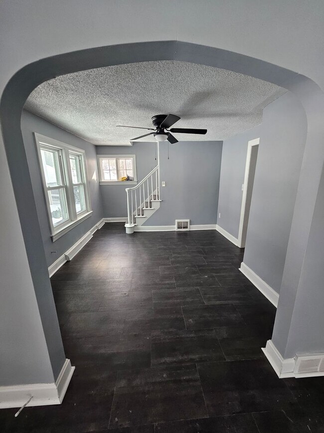 Building Photo - 3 bedroom single family home MILLCREEK