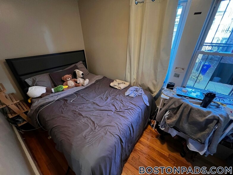 Building Photo - 12 Shepherd Ave