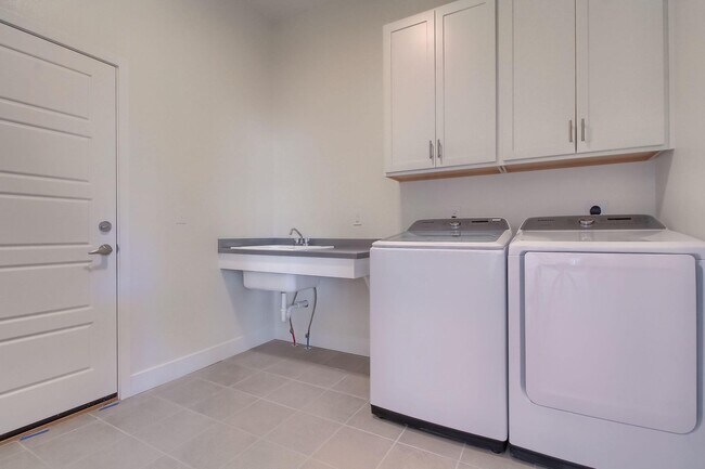 Building Photo - Luxury Paired Home in Golden!  3 bedrooms, 2.5 baths, 2-car garage!