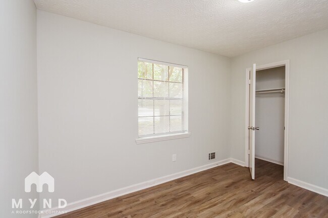 Building Photo - 3553 Charlotte Dr