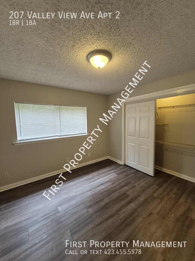 Building Photo - 207 Valley View Ave