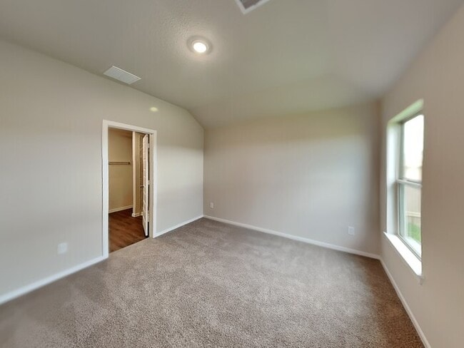 Building Photo - 17331 Roxboro Ln