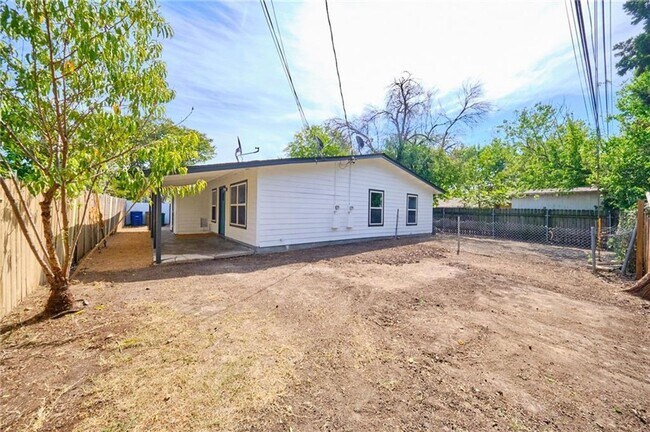 Building Photo - 8602 Fireside Dr