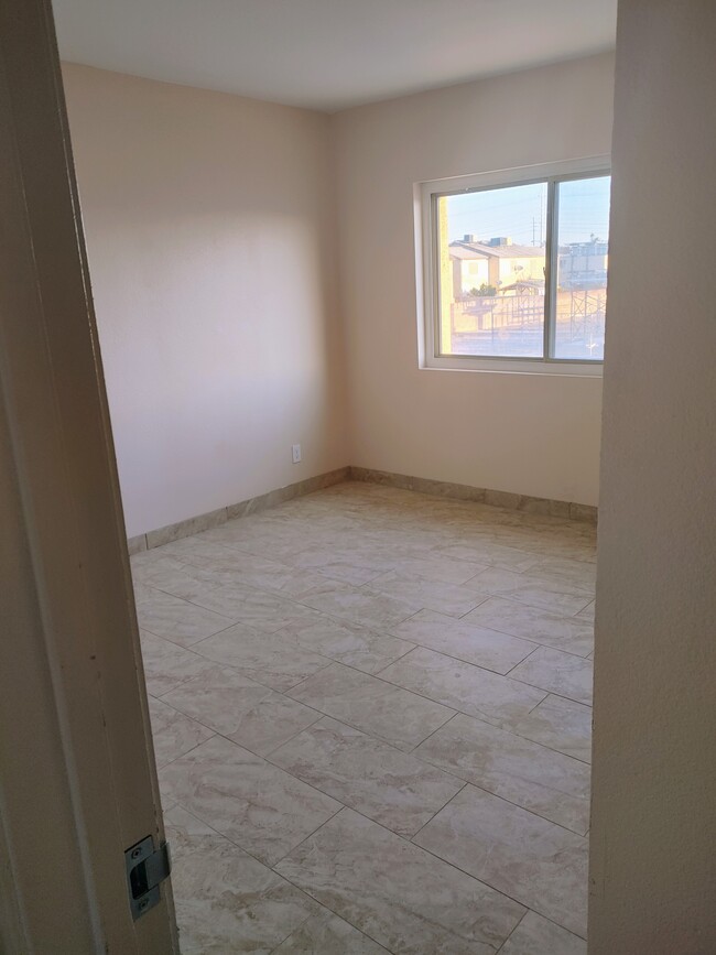 2nd room - 5340 del Gado dr