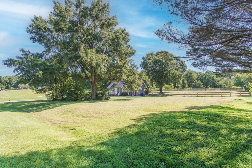 Building Photo - 2565 Oakes Plantation Dr