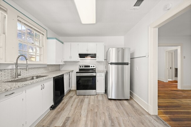 Building Photo - 1630 College Dr