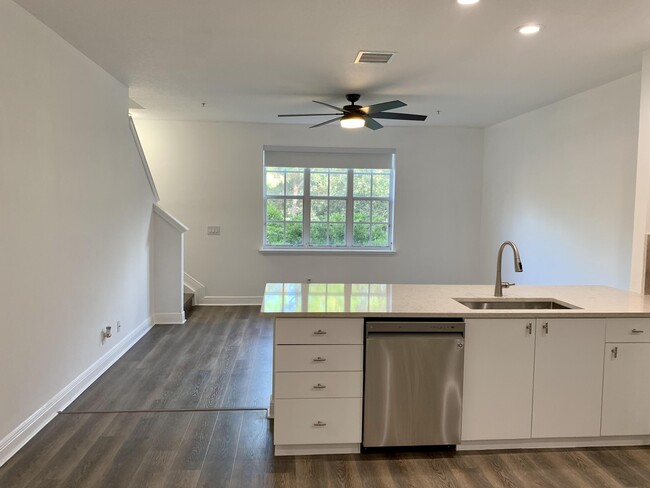 Building Photo - 104 Jesup Ln