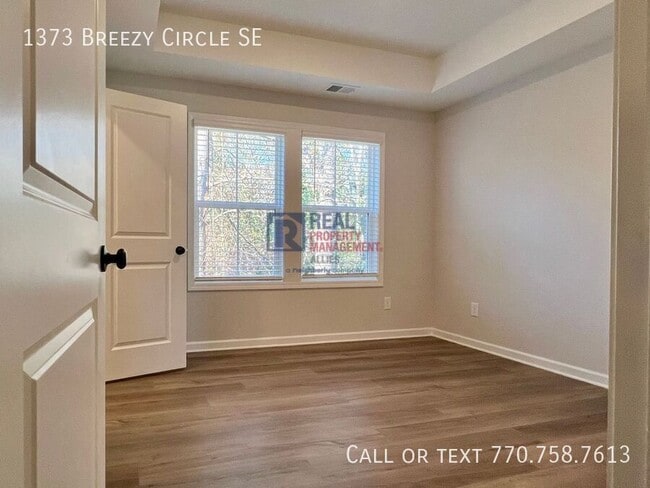 Building Photo - 1373 Breezy Cir