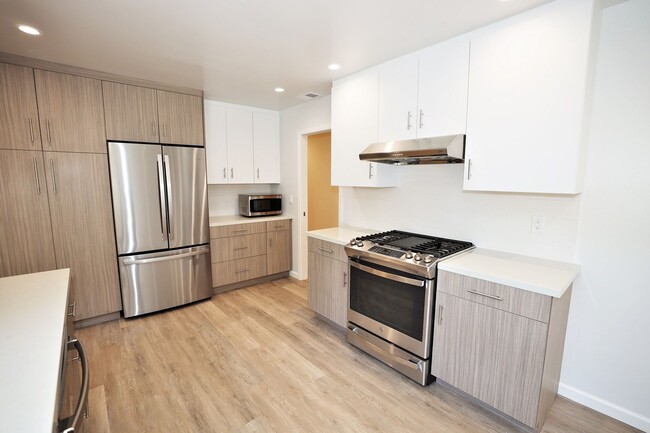 Building Photo - Beautifully Remodeled 3 Bed/2 Bath House i...