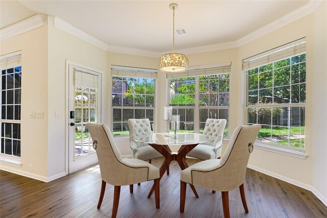 Building Photo - 10030 Estancia Ln