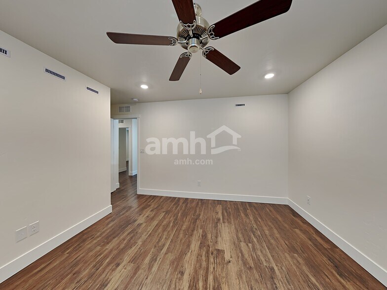 Building Photo - 9366 Wabash St