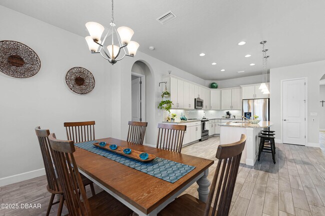 Building Photo - 636 Mosaic Blvd