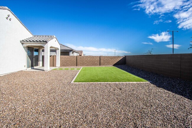 Building Photo - COMING SOON !! Mountainside Living at Canyon Views! 4 bedroom 2 bathroom!