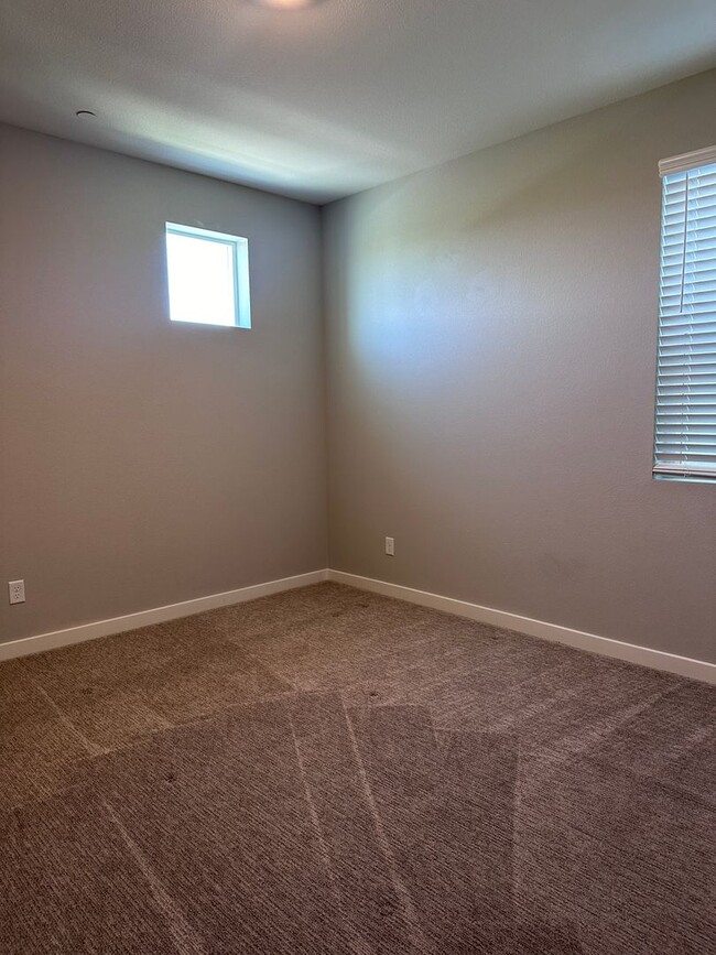 Building Photo - The Cove - Natomas 2 Story 3 bed 3 full baths