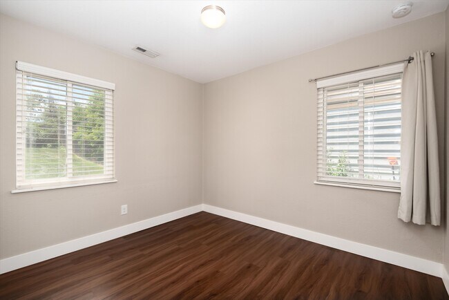 Building Photo - 5290 Highline Pl