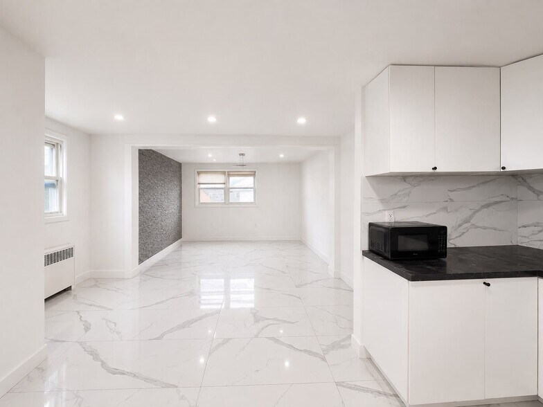 Building Photo - 256 Grove St