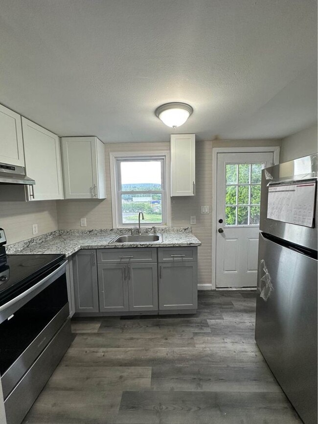 Building Photo - 1514 Cedar Ave