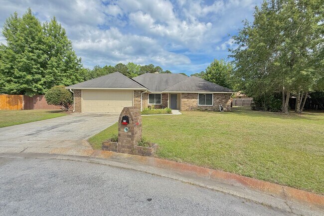 Building Photo - AVAILABLE NOW! (Pet Friendly)