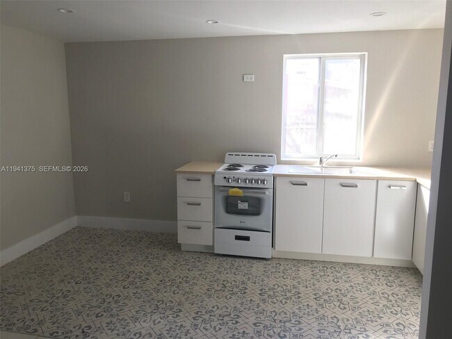 Building Photo - 1700 NW 22nd Ct