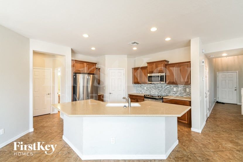 Building Photo - 4762 S Grenoble Cir