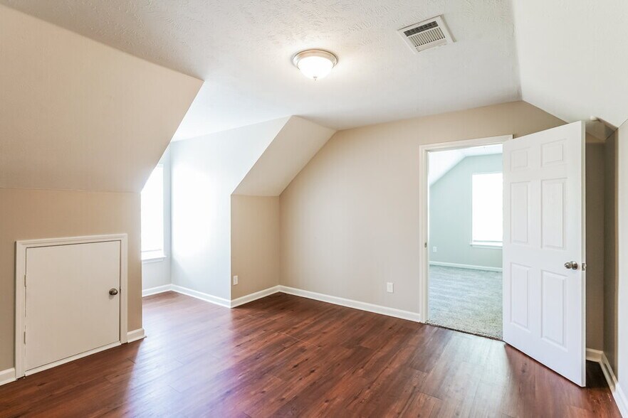 Building Photo - 143 Howard Woody Dr