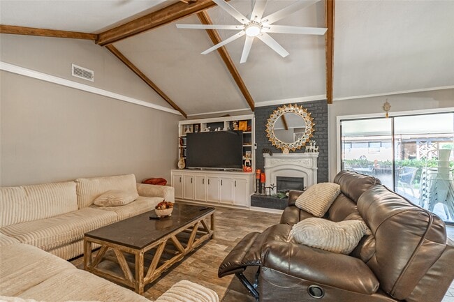 Building Photo - 635 W Church