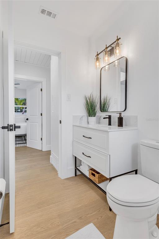 Building Photo - 1921 Fern Ave