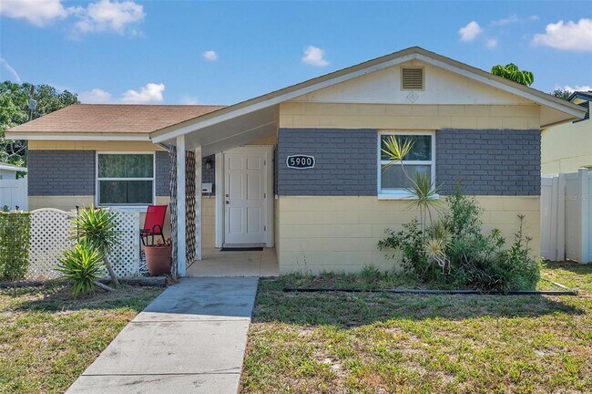 Primary Photo - 5900 Cypress St N